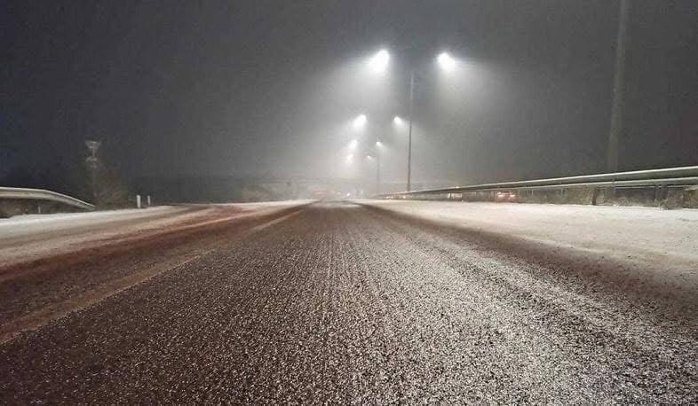 Մի շարք ավտոճանապարհներին տեղ-տեղ մերկասառույց է․ իրականացվում են մաքրման և աղ-ավազով մշակման աշխատանքներ