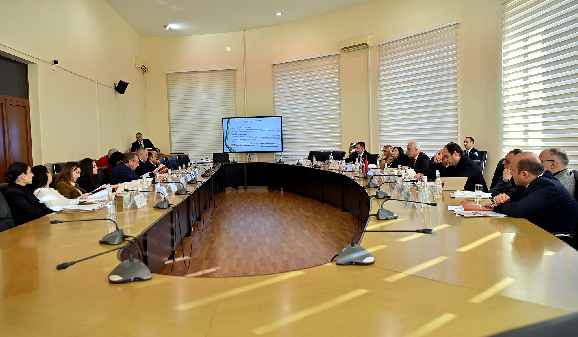 ՀՀ նախագահը մասնակցել է Հայաստանի պետական տնտեսագիտական համալսարանի խորհրդի նիստին