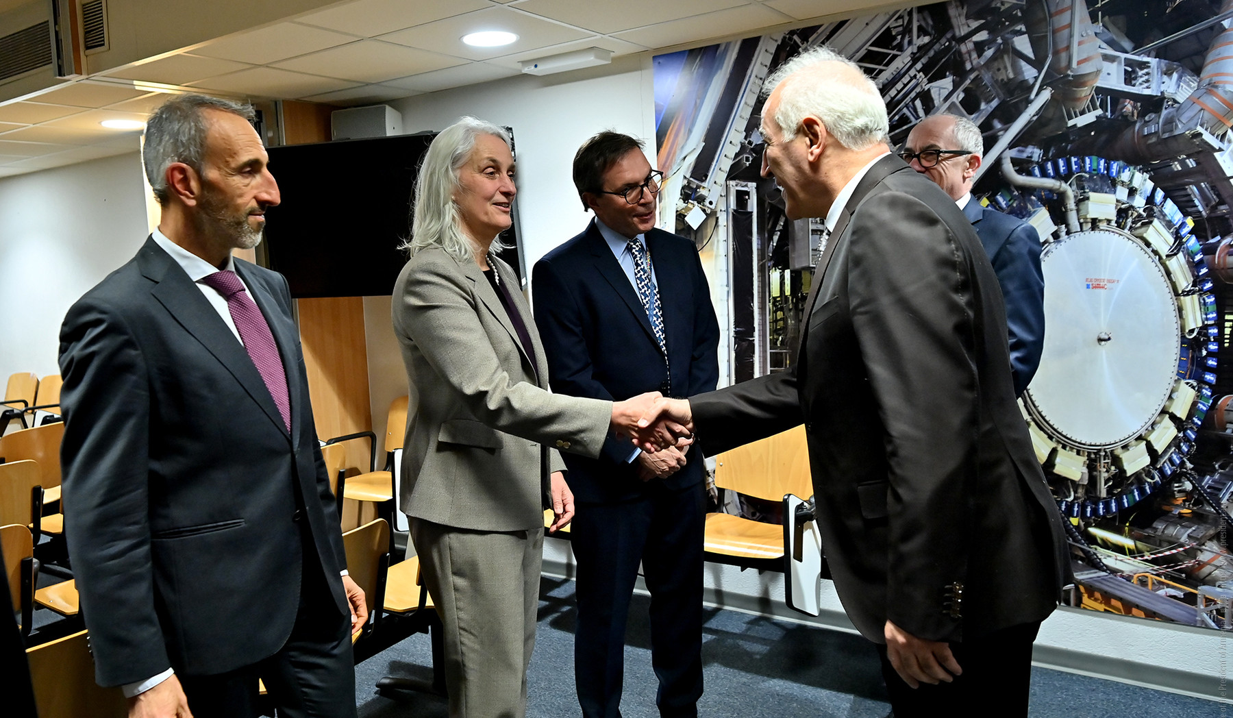 Վահագն Խաչատուրյանն այցելել է Միջուկային հետազոտությունների եվրոպական կենտրոն