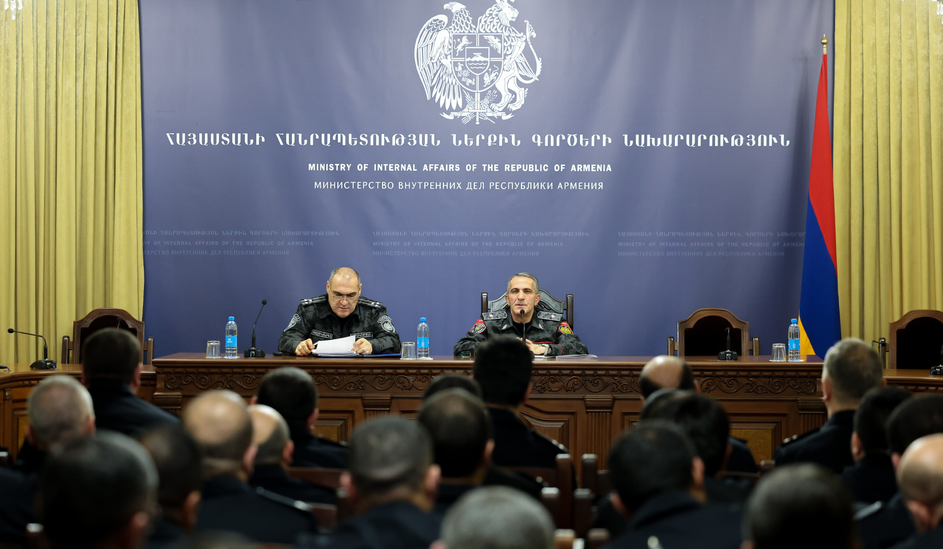 Ոստիկանապետն աշխատանքային խորհրդակցություն է անցկացրել Համայնքային ոստիկանության գլխավոր վարչության և տարածքային ստորաբաժանումների ղեկավարների հետ