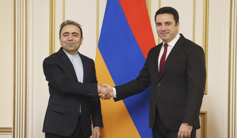 Ален Симонян и посол Ирана затронули вопросы, представляющие региональный интерес