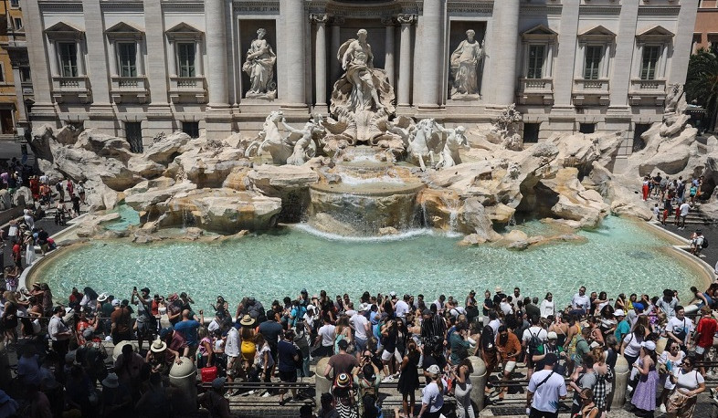 В Риме туристам придётся платить 2 евро за приближение к фонтану Треви
