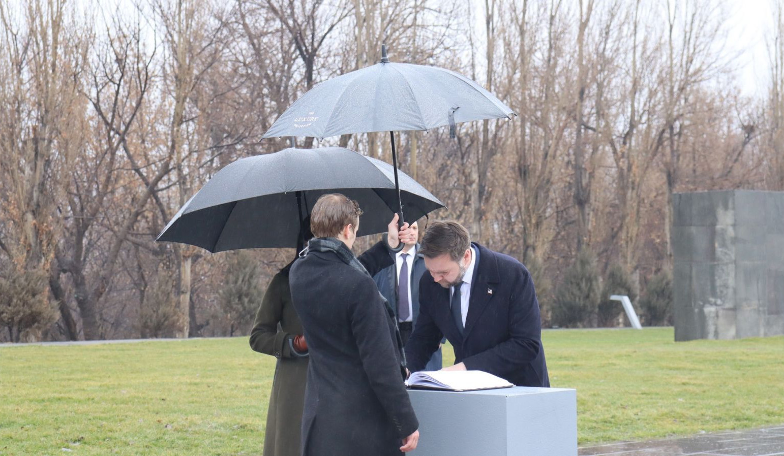 Վենսի խոսնակը գրառում է կատարել Հայոց ցեղասպանության հուշահամալիր այցի վերաբերյալ