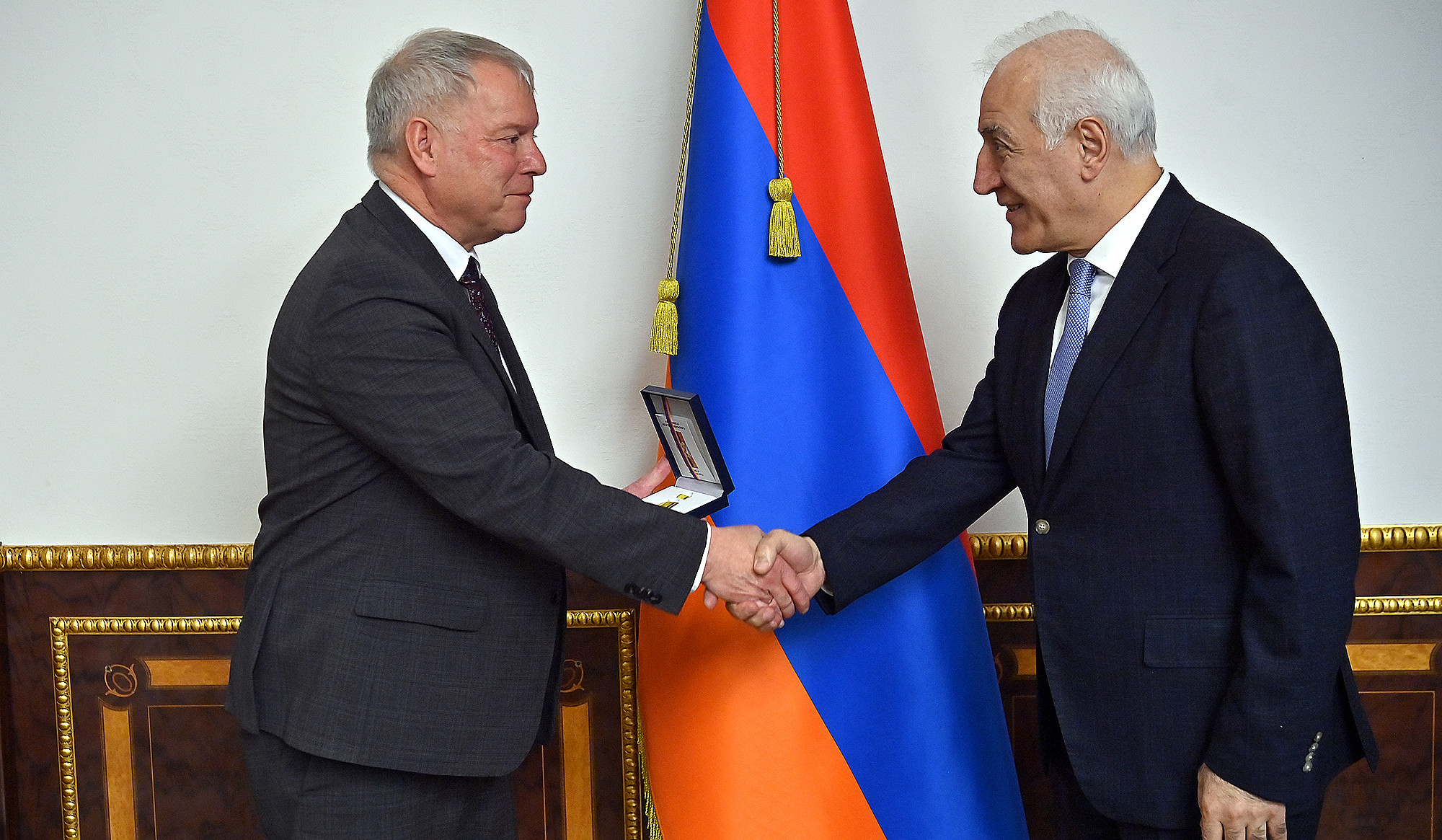 ՀՀ նախագահը հրաժեշտի հանդիպում է ունեցել ԵՄ դիտորդական առաքելության ղեկավարի հետ և պարգևատրել նրան Երախտագիտության մեդալով