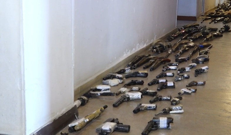 Կամավոր հանձնվել է մեծ քանակի զենք-զինամթերք