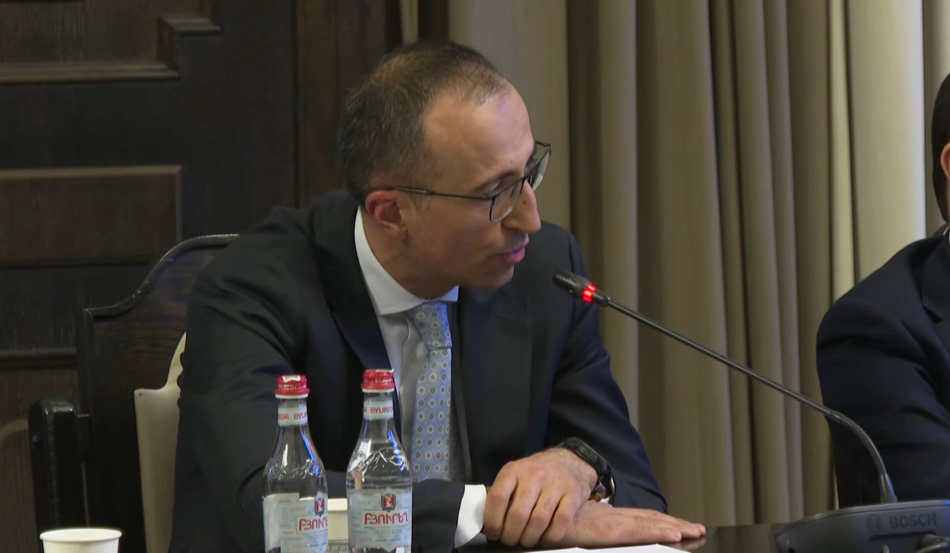 Ապրիլի 1-ից կենսաթոշակները և նպաստները կվճարվեն անկանխիկ եղանակով. ԱՍՀՆ-ն բանկային քարտ ստանալու ժամկետ է սահմանել մարտի 5-ը