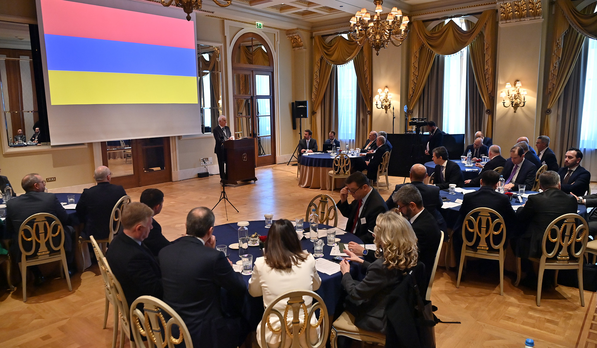 ՀՀ նախագահը հանդիպել է Հունաստանի գործարար շրջանակների ներկայացուցիչների հետ