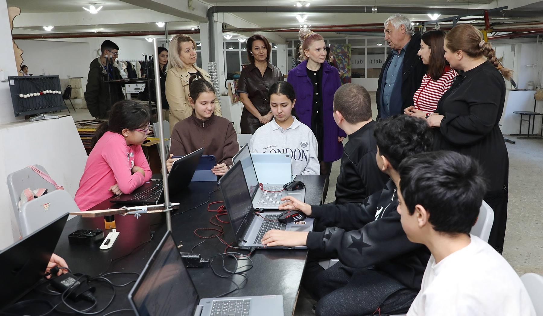 Արաքսիա Սվաջյանն այցելել է Երևանի «Մխիթար Սեբաստացի» կրթահամալիր՝ ծանոթանալու ուսումնական գործընթացի կազմակերպմանը