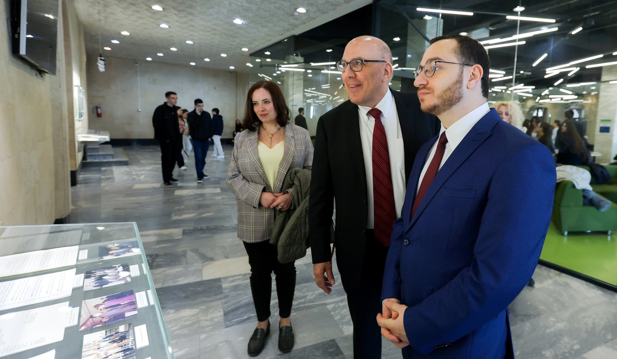 Մխիթար Հայրապետյանը և Բրյուս Պողոսյանը քննարկել են Հայաստանի ամերիկյան համալսարանի և ԲՏԱ նախարարության միջև համագործակցության հնարավորությունները