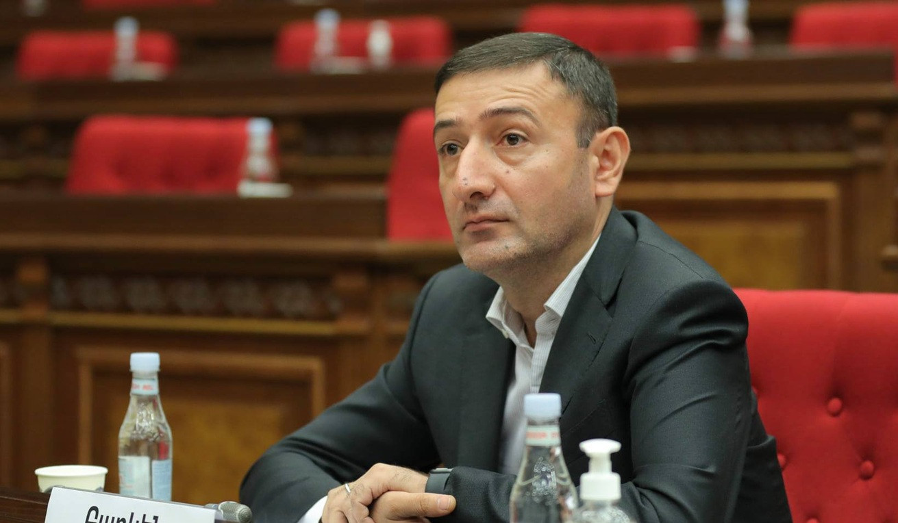 Նման որոշում չկա. Բաբկեն Թունյանը՝ մարտի մեկից կանխիկ վճարումների արգելման խոսակցությունների մասին