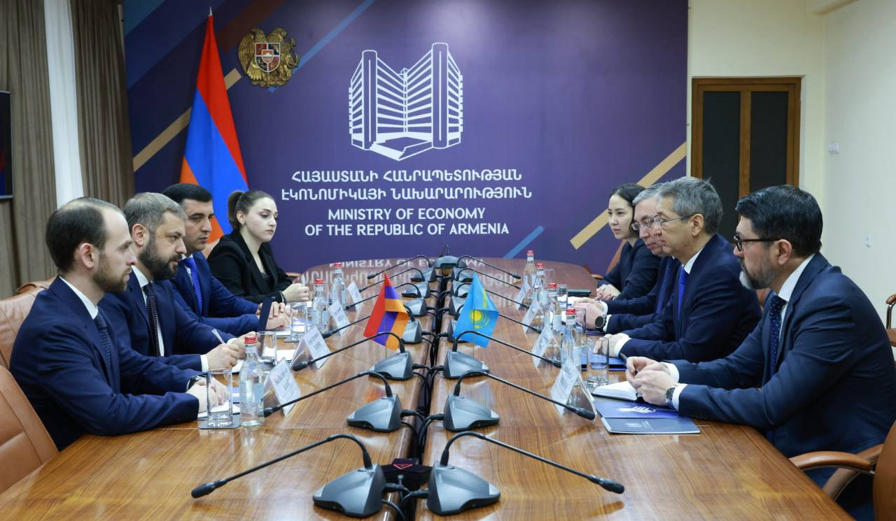 Գևորգ Պապոյանն ու դեսպանը քննարկել են Ղազախստանից դեպի Հայաստան ներդրումային հոսքերի ավելացմանը վերաբերող հարցեր