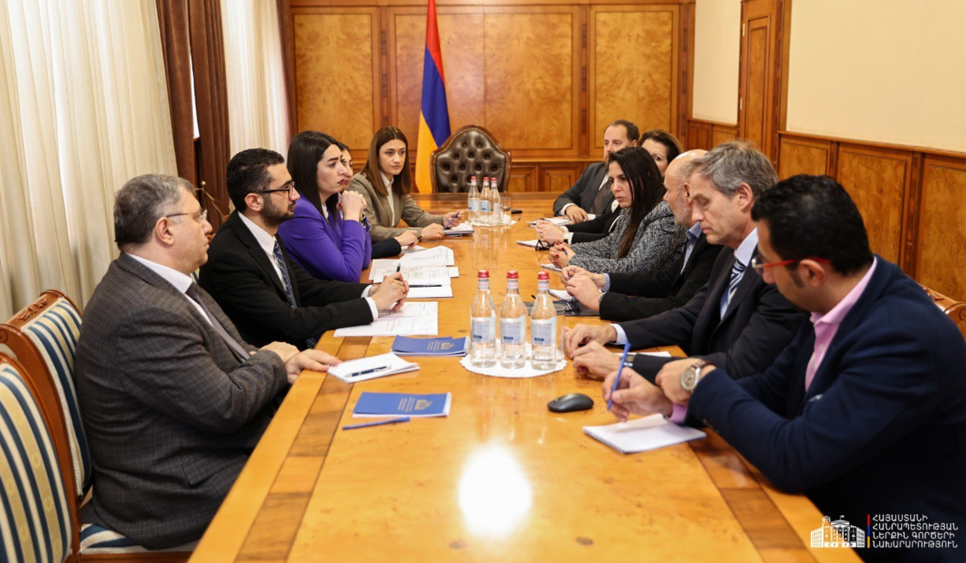 Առաջիկայում կհաստատվի նոր անձնագրի մասսայական տպագրությունը․ ՆԳ նախարարն ընդունել է IN Groupe & Corporación América կոնսորցիումի պատվիրակությանը