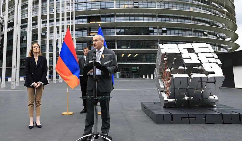 Ստրասբուրգում բացվել է «Արմատագիր - երկխոսության ուժը» խորագրով հուշարձանը