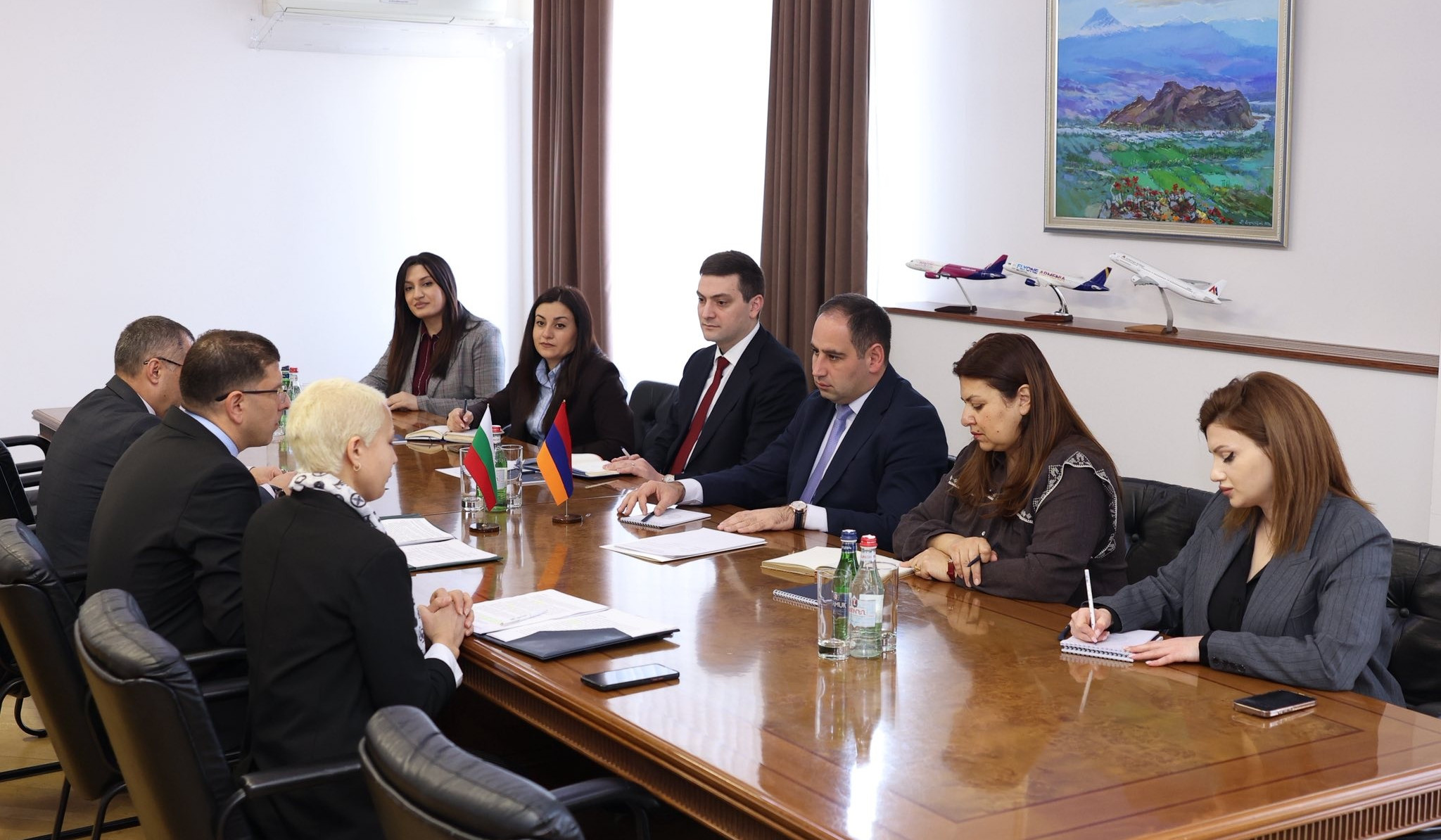 Դավիթ Խուդաթյանը դեսպանի հետ հանդիպմանը ընդգծել է Բուլղարիայի հետ ուղիղ օդային հաղորդակցության անհրաժեշտությունը