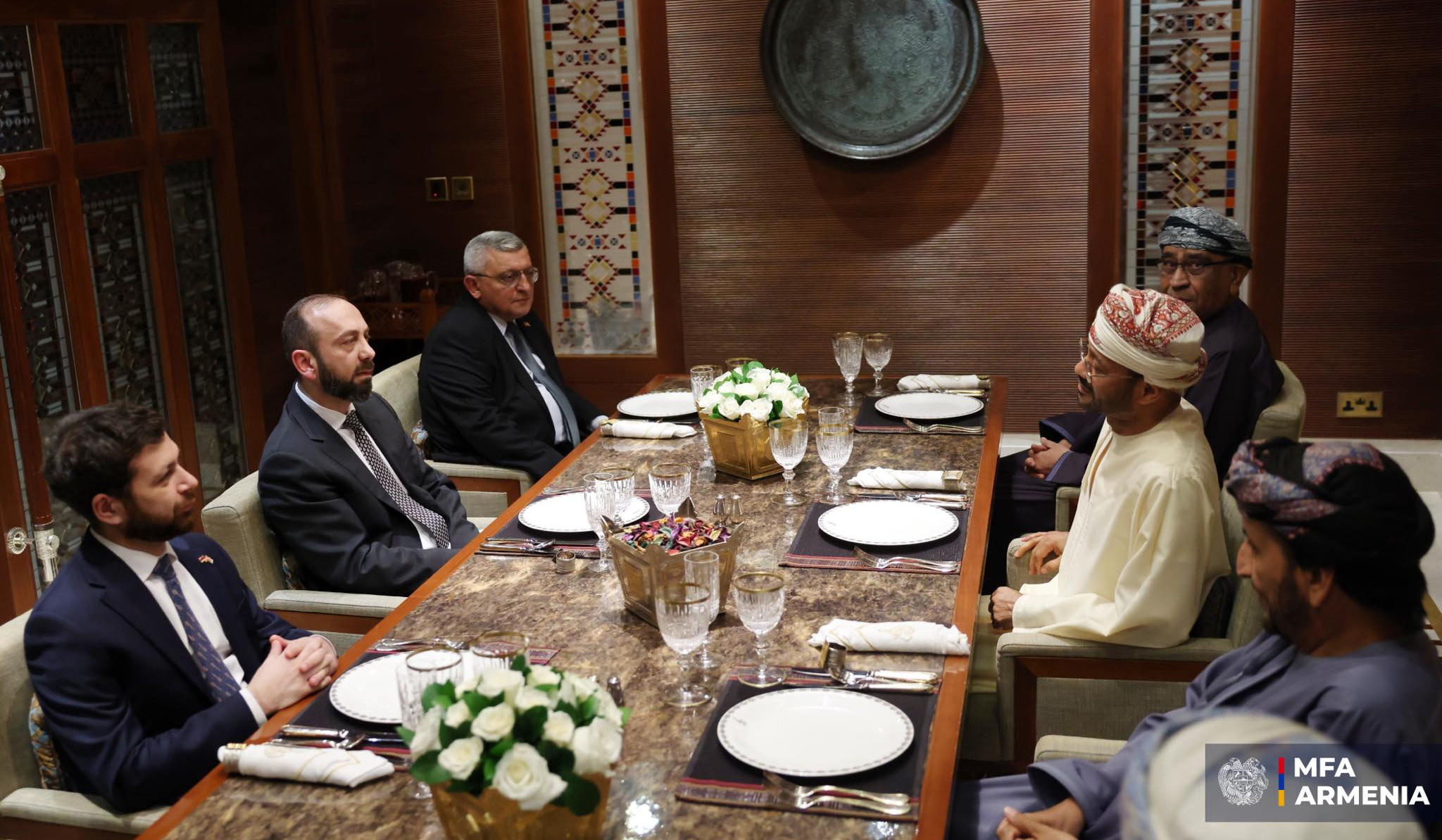 Հայաստանի և Օմանի ԱԳ նախարարների քննարկումները շարունակվել են աշխատանքային ընթրիքի ձևաչափով
