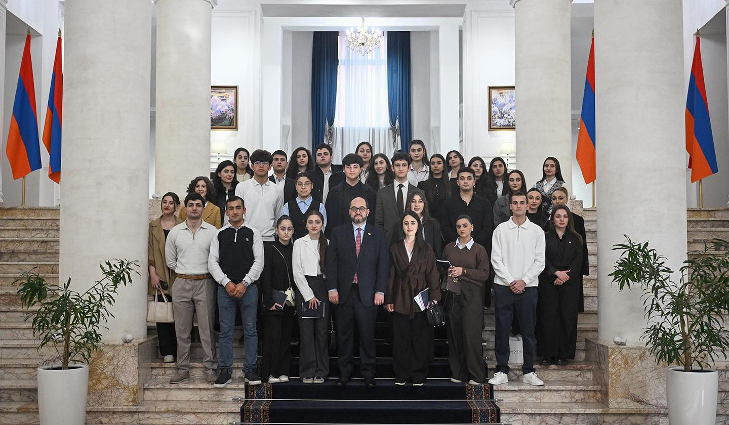 Արայիկ Հարությունյանն այսօր ընդունել է «Խորհուրդ X» երիտասարդական ուսանողական կազմակերպության անդամներին