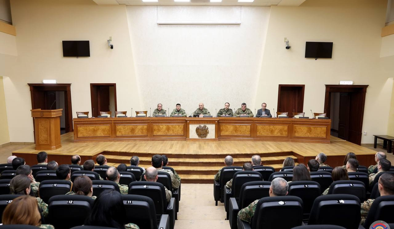 ՊՆ վարչական համալիրում տեղի ունեցած հավաք-խորհրդակցությանը քննարկվել են ոլորտին առնչվող առանցքային հարցեր