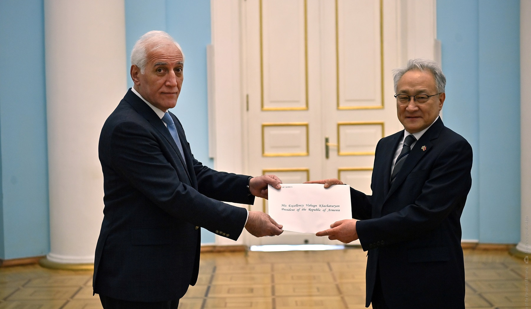 Վահագն Խաչատուրյանին իր հավատարմագրերն է հանձնել Հայաստանում Կորեայի դեսպան Լի Սոկպենը