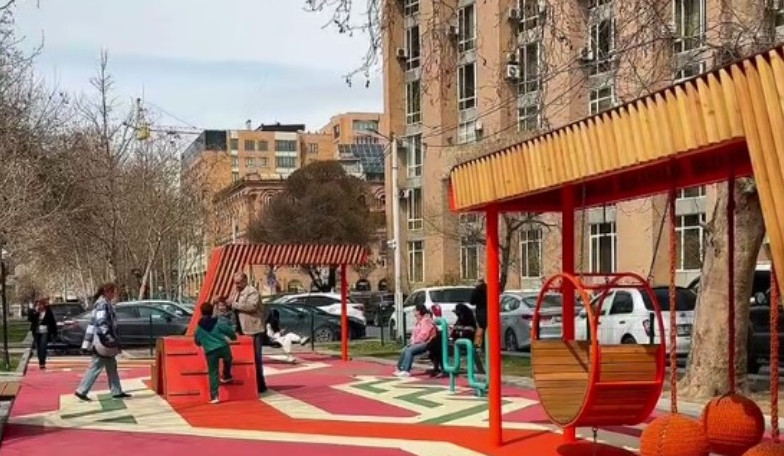 Հանրապետության հրապարակին կից Խաչքարերի պուրակում նոր ներառական և անվճար խաղահրապարակը կառուցված է. վարչապետ