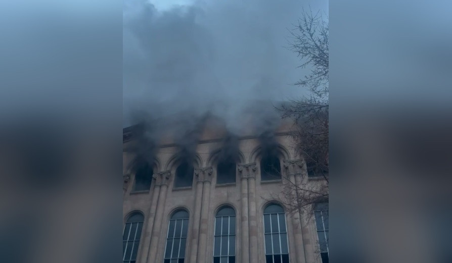 Խոշոր հրդեհ Ազատության պողոտայի շինություններից մեկում. դեպքի վայր է մեկնել 10 մարտական հաշվարկ