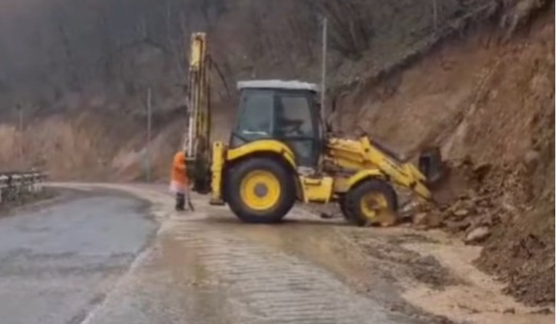 Հորդառատ անձրևների հետևանքով Սյունիքի տարածաշրջանի ճանապարհներին առաջացել են քարաթափումներ