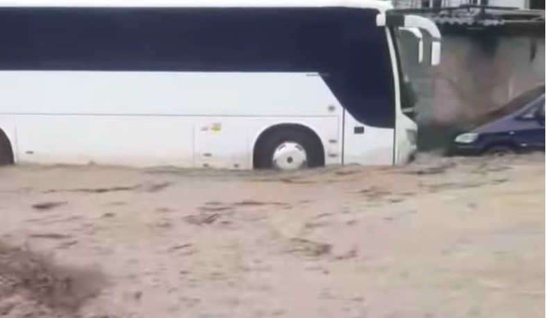 Կապանում անձրևաջրերը հեղեղել են փողոցը