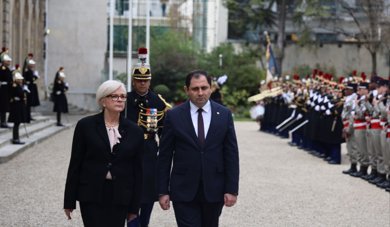 Ֆրանսիայի ԶՈՒ և վետերանների հարցերով նախարարությունում տեղի է ունեցել Սուրեն Պապիկյանի դիմավորման հանդիսավոր արարողությունը