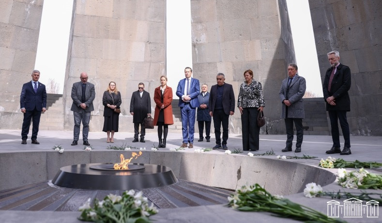 Բելգիա-Հայաստան բարեկամական խմբի ներկայացուցիչներն այցելել են Ծիծեռնակաբերդի հուշահամալիր