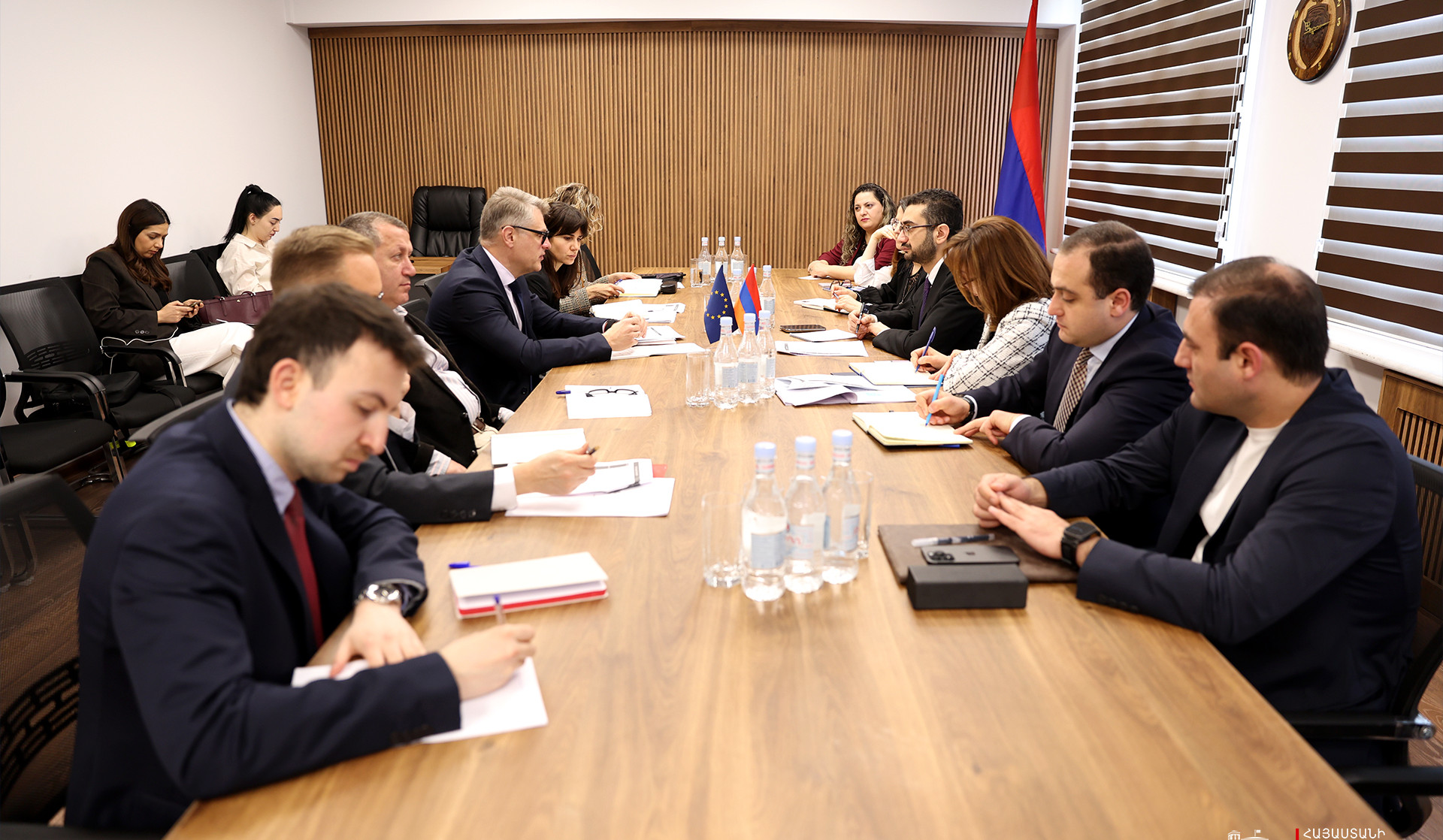 Քննարկվել են սահմանների համալիր կառավարման ռազմավարական նախագծի վերաբերյալ հարցեր․ ՆԳ փոխնախարարն ընդունել է «Թայեքսի» ներկայացուցիչներին