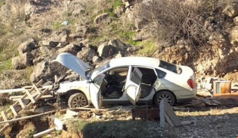 Արտաշատ-Սևան խճուղում ավտոմեքենան դուրս է եկել երթևեկելի գոտուց, ընկել ձորը․ վարորդը հոսպիտալացվել է