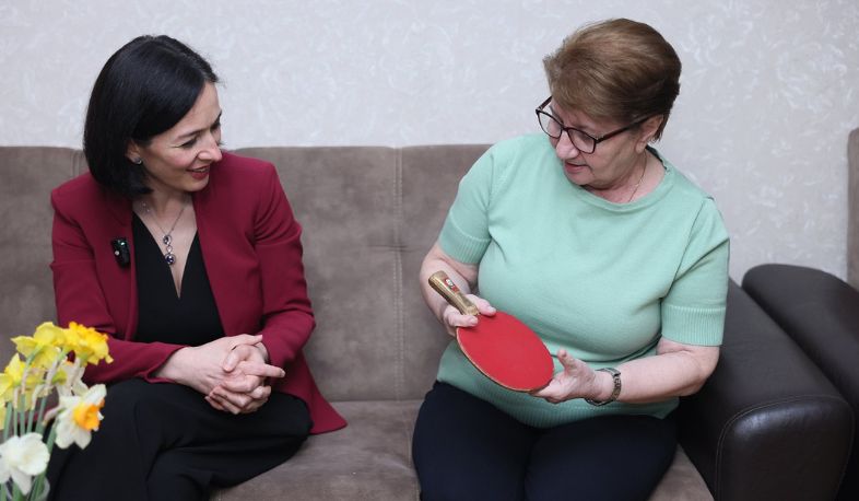 Սպորտի միջազգային օրվա առթիվ Ժաննա Անդրեասյանն այցելել է սեղանի թենիսի վաստակաշատ ներկայացուցիչ Գոհար Խանզրատյանին