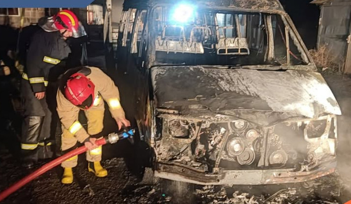 Քասախում այրվել են «Ford» մակնիշի ավտոմեքենա և երկու աղբաման