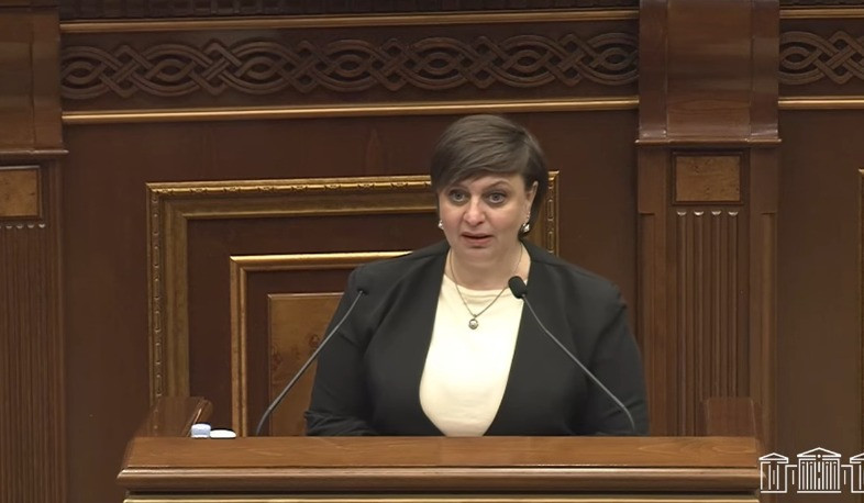 Լուսինե Աքմաքչյանը երդմամբ ստանձնեց պատգամավորի մանդատը