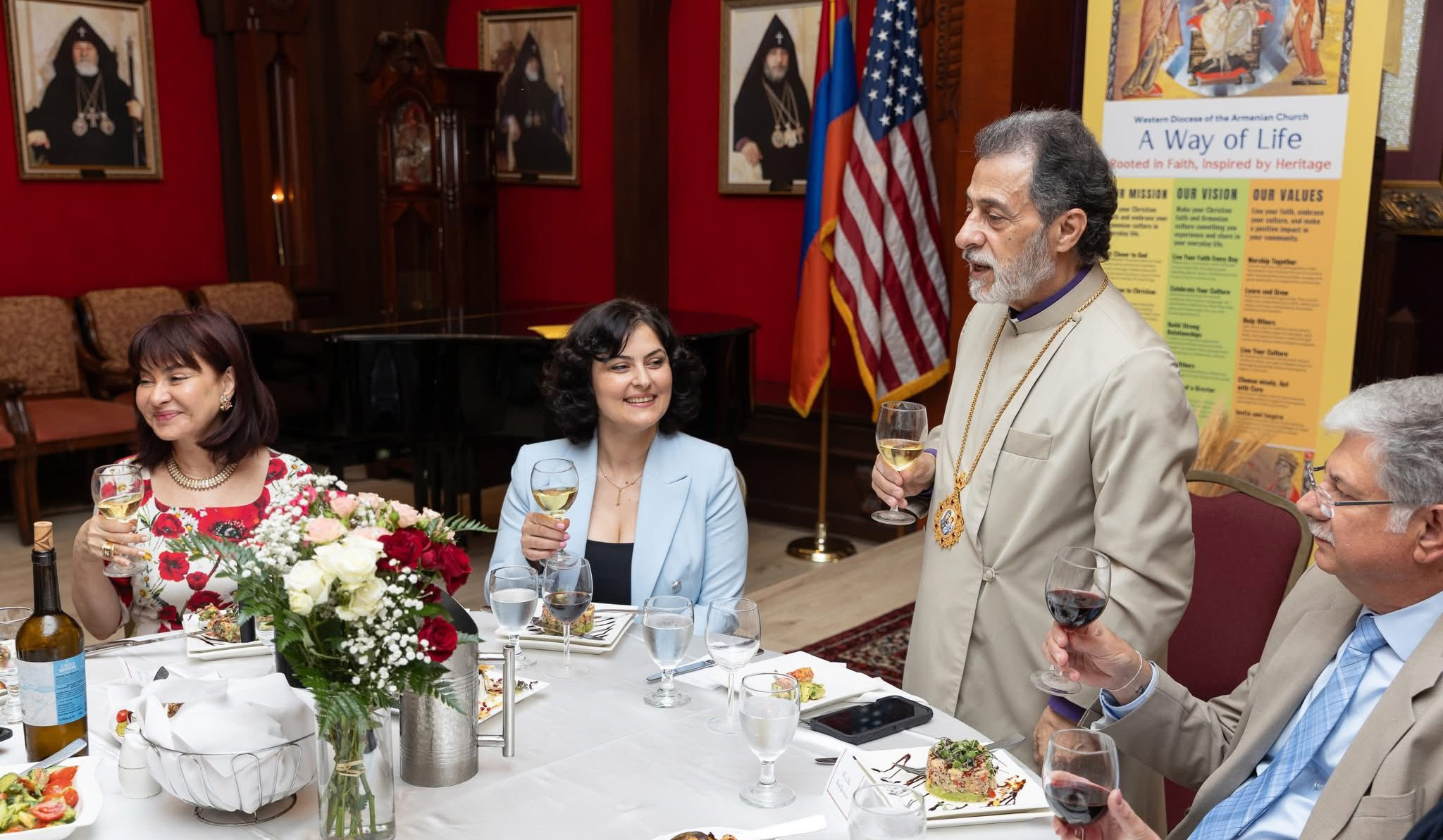 Լոս Անջելեսում ՀՀ գլխավոր հյուպատոսը մասնակցել է Տ․ Հովնան արքեպիսկոպոս Տերտերյանի նախաձեռնությամբ կազմակերպված ընդունելությանը