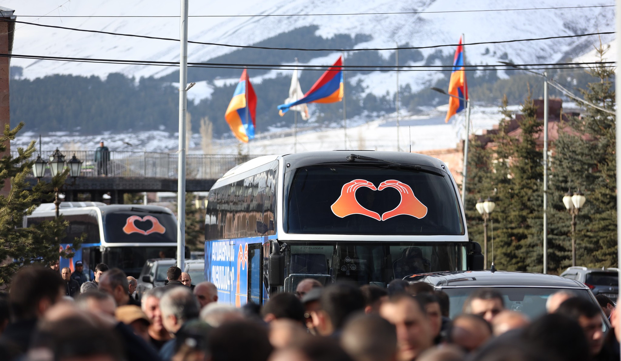 Այսօր ուրախ ավտոբուսն ուղևորվում է Գեղարքունիքի և Կոտայքի մարզեր. վարչապետ