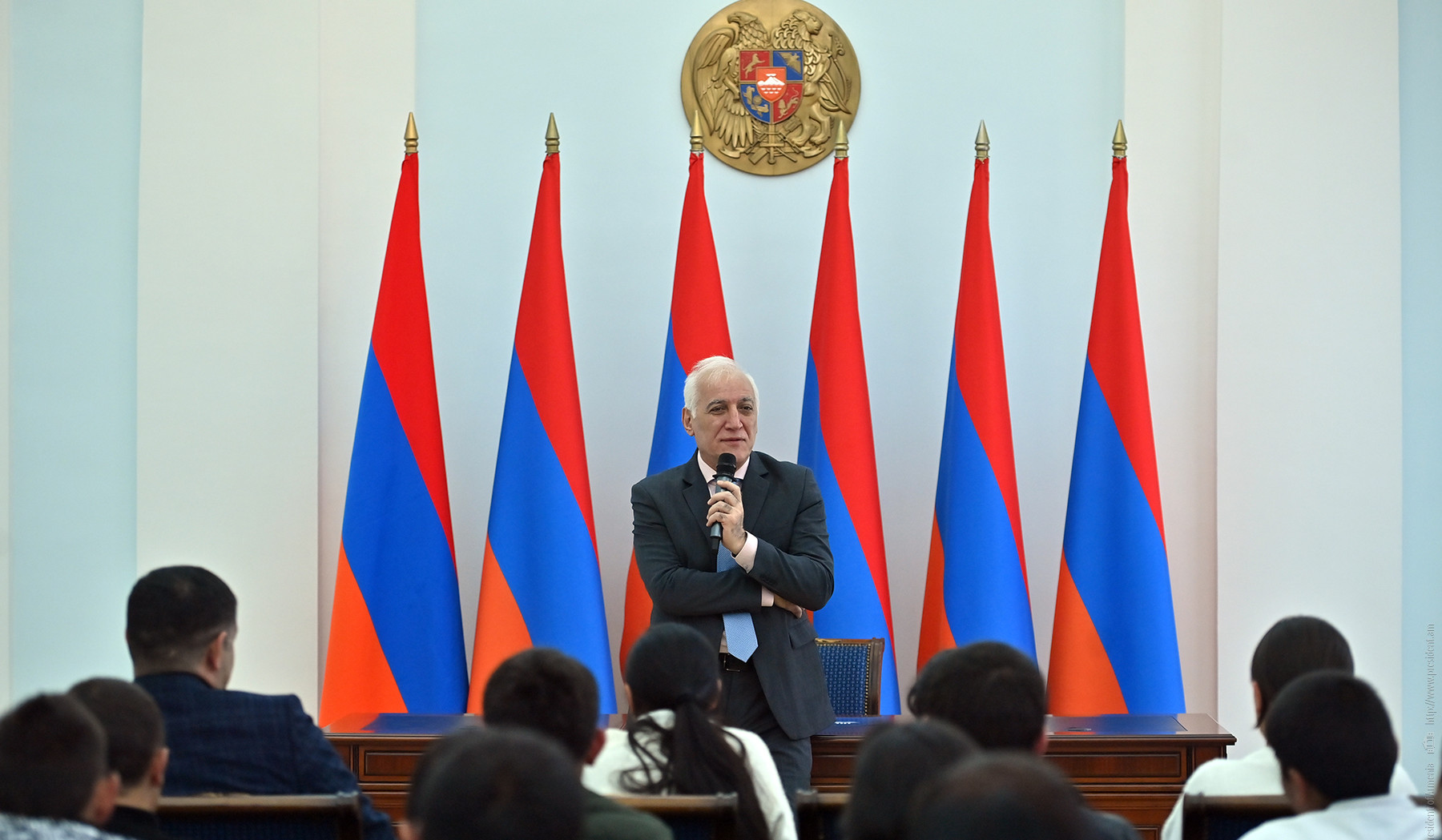 Կրթական նախագծի շրջանակում դպրոցականները շրջայց են կատարել նախագահի նստավայրում, հանդիպել ՀՀ նախագահի հետ