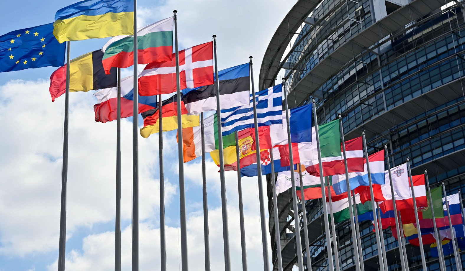 ՀՀ ԱԳ նախարարը և և ԵՄ հանձնակատարը մտքեր են փոխանակել տարածաշրջանային զարգացումների շուրջ