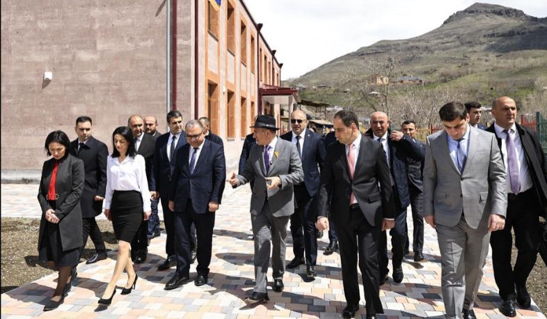 Նոր կրթական օջախներ և «խելացի» անասնաշենք․ ինչ է բացվել և կառուցվում Վայոց ձորում ու Արարատում