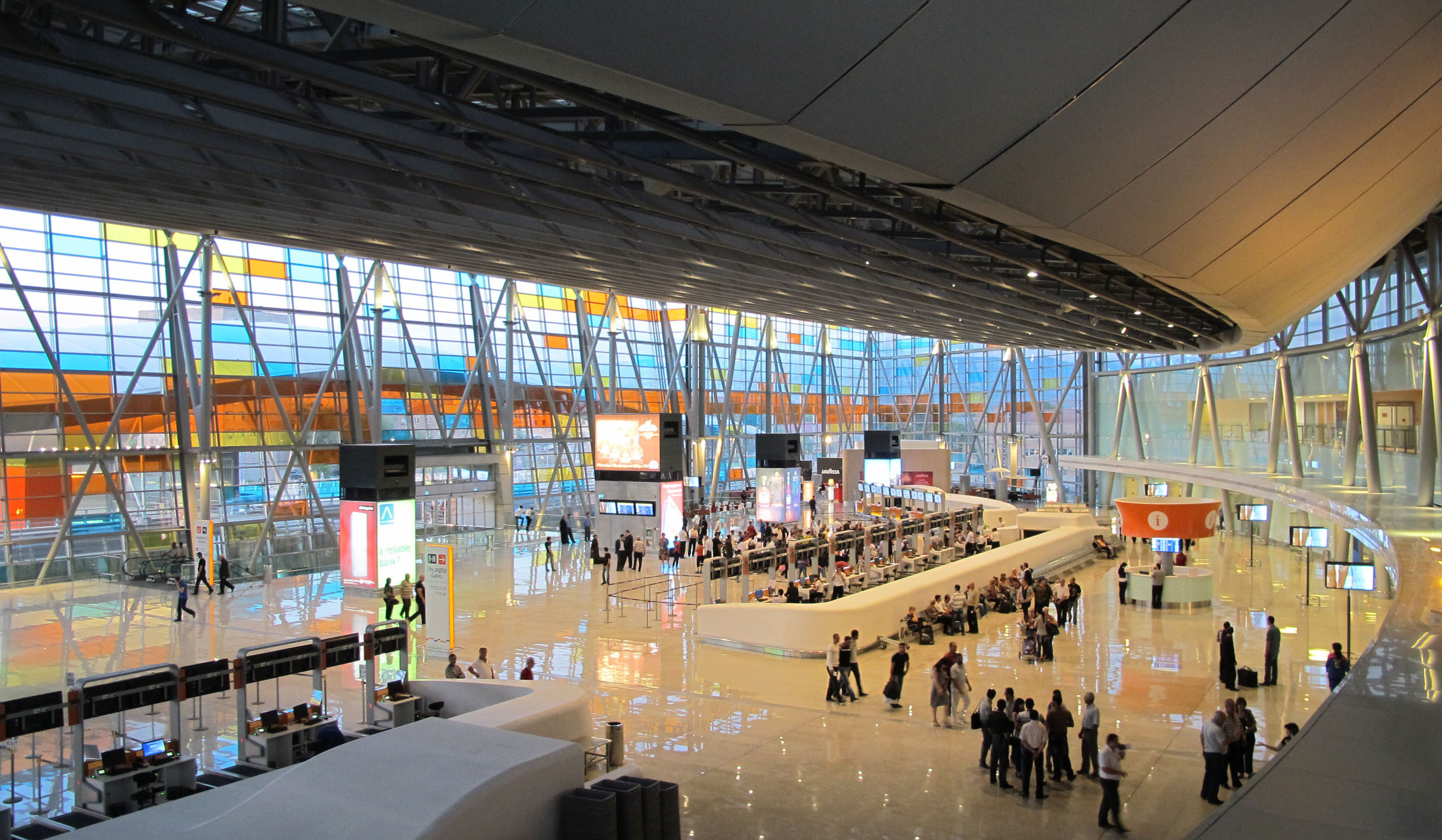 Օդանավակայան մեկնելիս հաշվի առեք խցանումները, Իսակովի պողոտայում շինաշխատանքներ են ընթանում. հայտարարություն