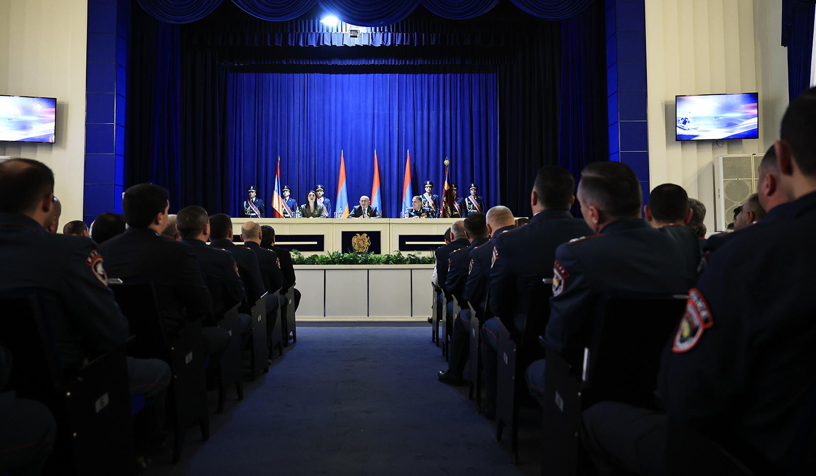 Ոստիկանությունը պետության ողնաշարն է, և այդ ողնաշարը միշտ պետք է ամուր լինի. վարչապետը մասնակցել է Ոստիկանության տարեդարձին նվիրված նիստին