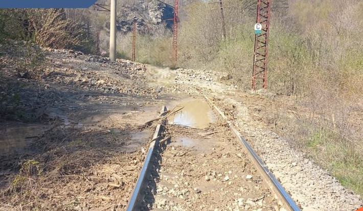 Փամբակ գյուղի տարածքում ջրագծի վթարի հետևանքով փակված երկաթգծի երթևեկությունը վերականգնվել է