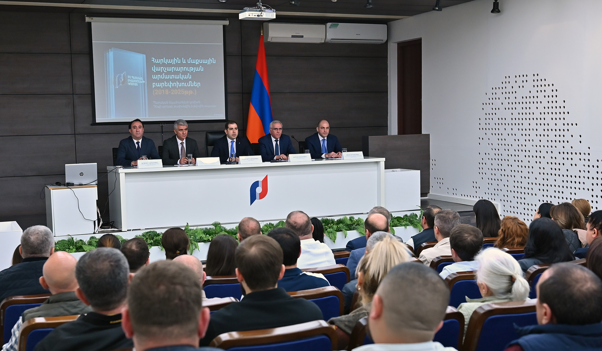 Հարկ վճարելու մշակույթի նկատմամբ լինել ավելի հոգատար․ ՊԵԿ նախագահի հանդիպումը փոքր հարկ վճարողների հետ