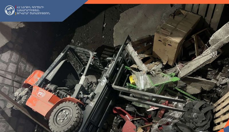 Երևանի խանութ-սրահում հատակը փլուզվել է, տրակտորն ընկել է նկուղային հարկ. կա  երկու տուժած