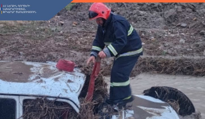 Վեդիի «Հրեշտակների ձոր»-ի մոտ ավտոմեքենան կողաշրջվել, ընկել է Բարակաղբյուր գետը