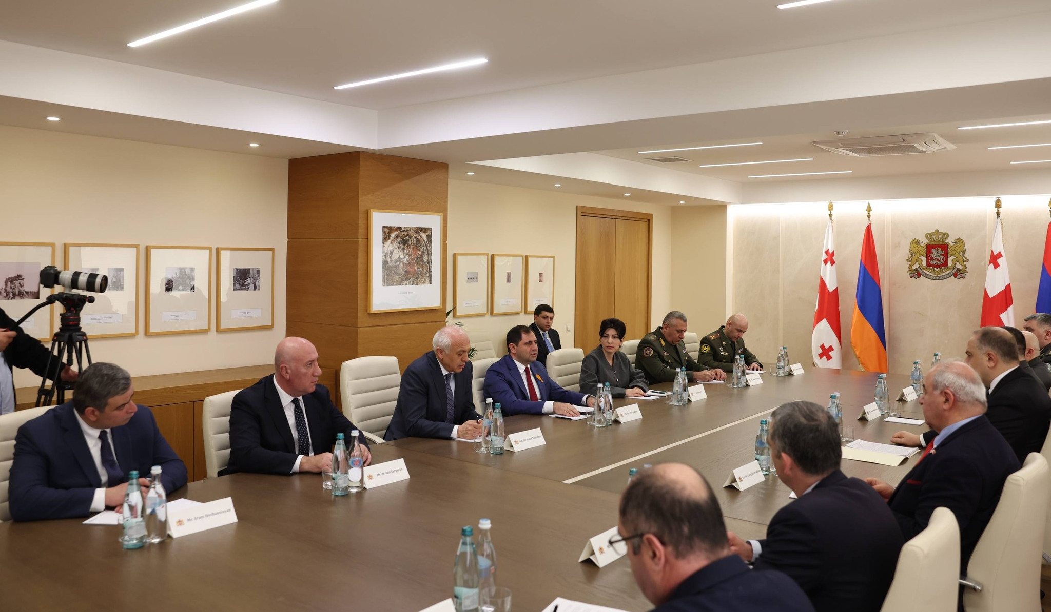 Տեղի է ունեցել Հայաստանի և Վրաստանի պաշտպանության նախարարների առանձնազրույցը, որը շարունակվել է պատվիրակությունների ընդլայնված կազմով