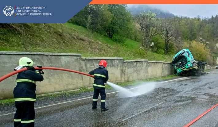Փամբակ գյուղում բեռնատարը դուրս է եկել ճանապարհի երթևեկելի հատվածից և կողաշրջվել.