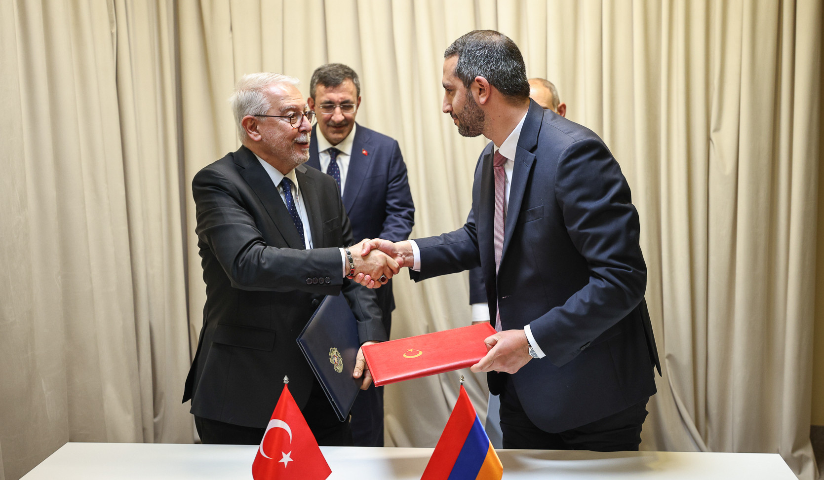 Փաշինյանն ու Յըլմազը քննարկել են Հայաստան-Թուրքիա կարգավորման գործընթացի և ձեռք բերված պայմանավորվածությունների իրականացման հարցեր