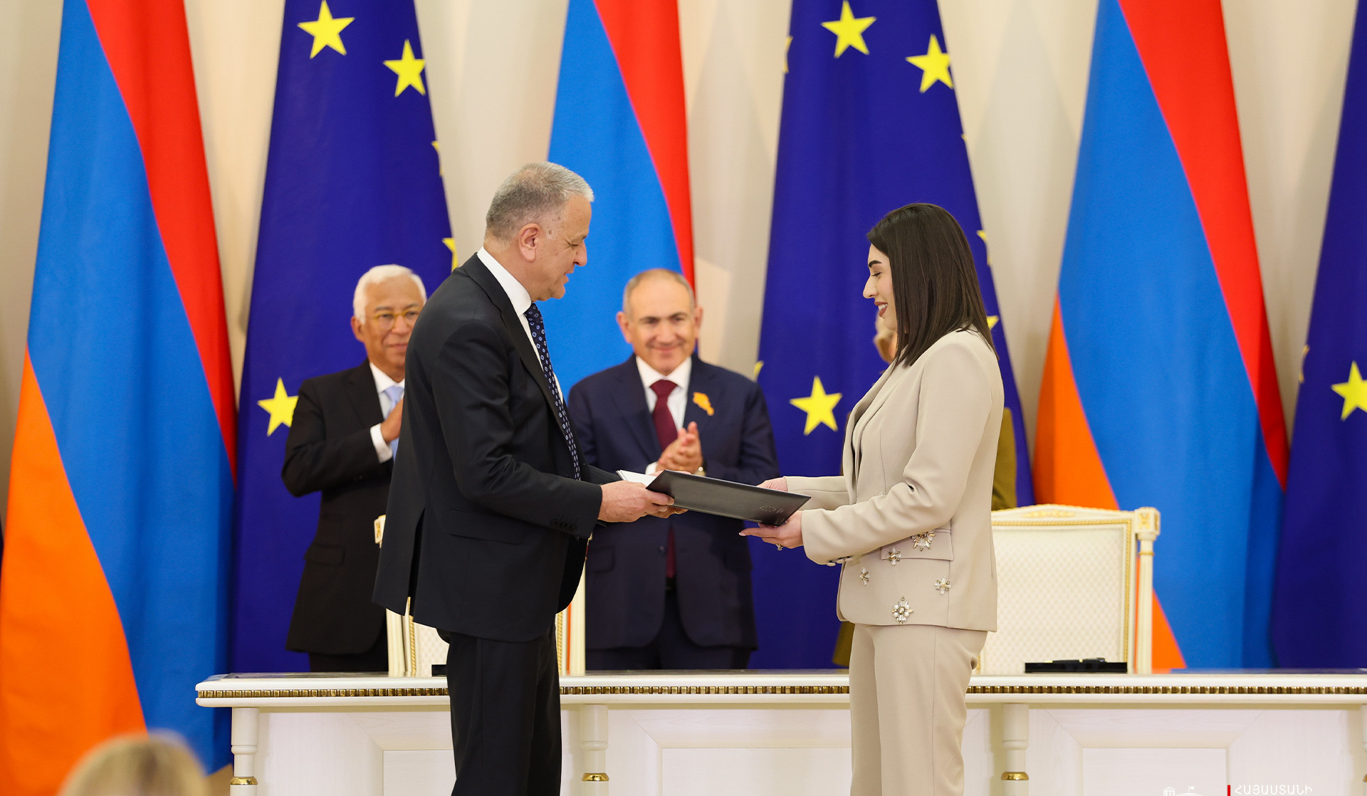 ՆԳ նախարարին է փոխանցվել ԵՄ-ի հետ Վիզաների ազատականացման գործողությունների ծրագրի իրականացման առաջընթացի առաջին զեկույցը