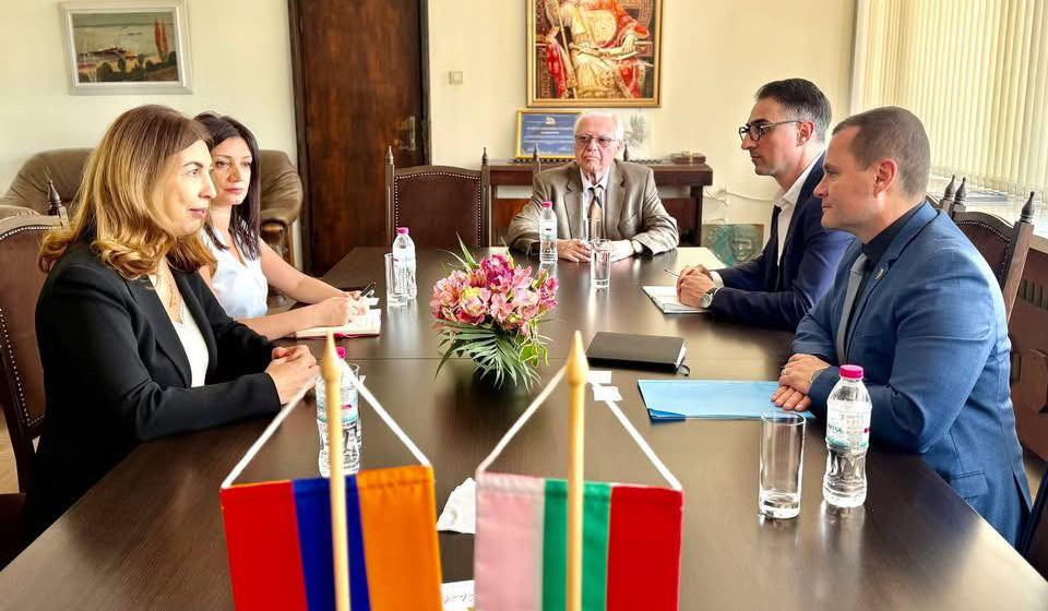 Բուլղարիայում ՀՀ դեսպանը հանդիպում է ունեցել Ռուսեի քաղաքապետի հետ, քննարկվել են տնտեսական կապերի խորացմանն առնչվող հարցեր