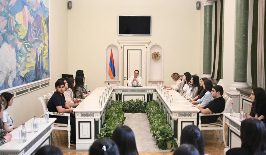 Աննա Վարդապետյանը ԵՊՀ ուսանողների հետ հանդիպմանն անդրադարձել է դատախազին ներկայացվող պահանջներին